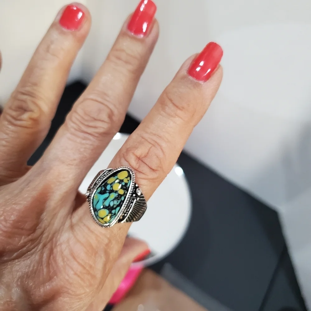 Faux Turquoise Ring Size 9 L👀K Costume Jewelry